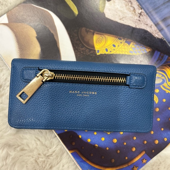 MARC JACOBS CONTINENTAL
WALLET IN BLUE GRAIN LEATHER - Picture 4 of 14